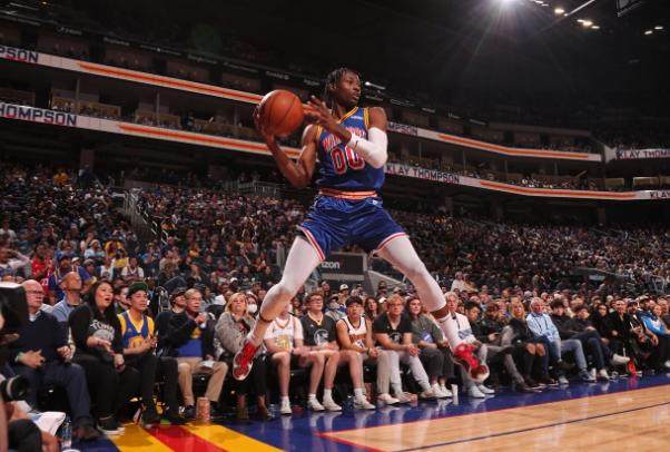 开云足球-新秀赛季收获满满 年轻的库明加还在不断成长