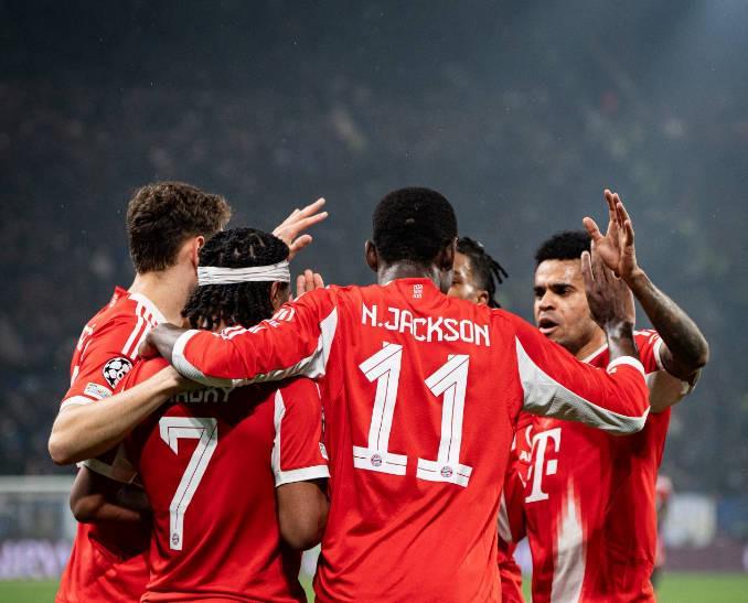 开云注册平台-欧冠种子队1/8决赛首回合仅拜仁取胜，其余7队2平5负